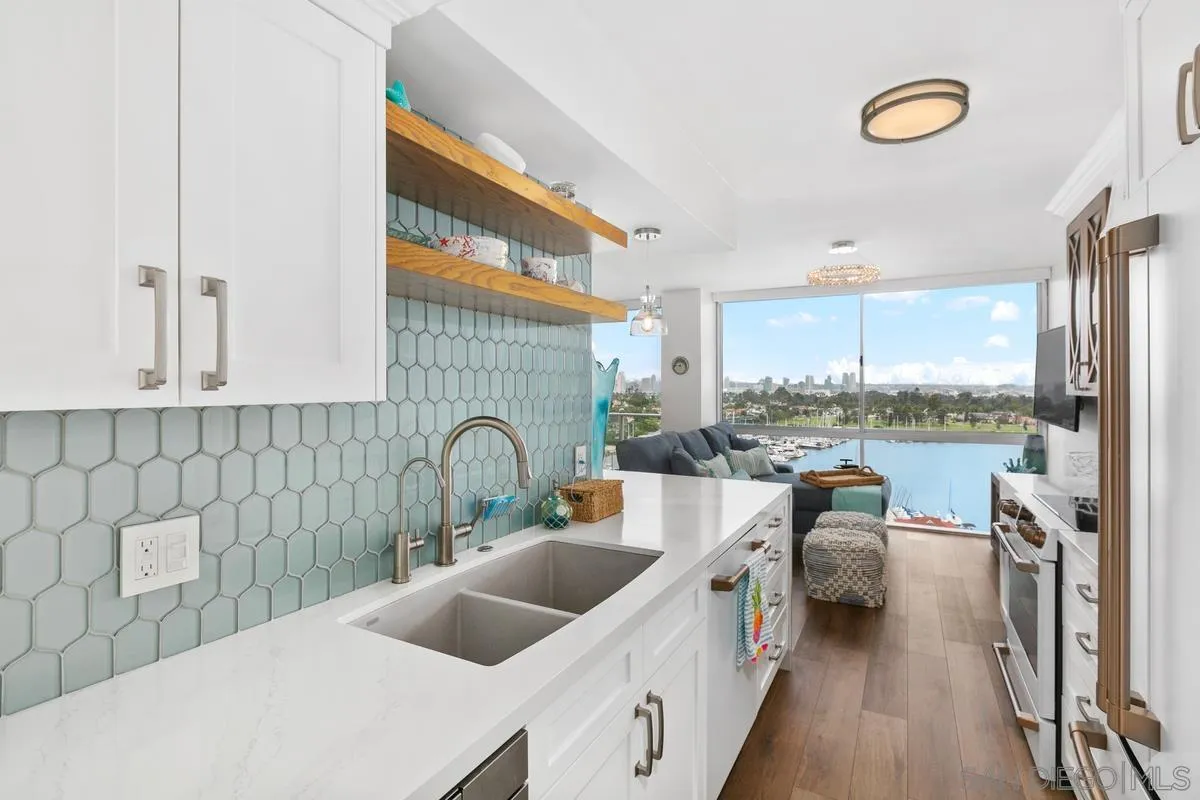 1710 Avenida Del Mundo Unit 1007