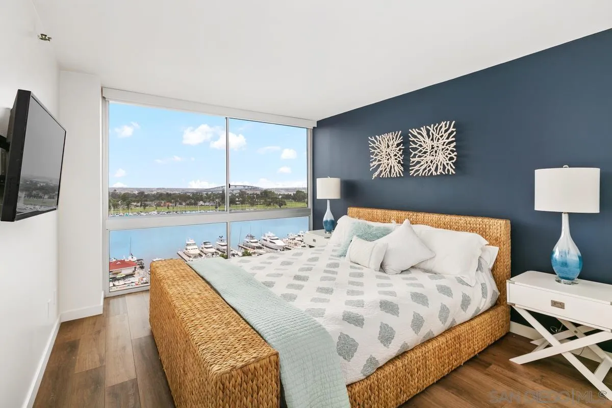 1710 Avenida Del Mundo Unit 1007