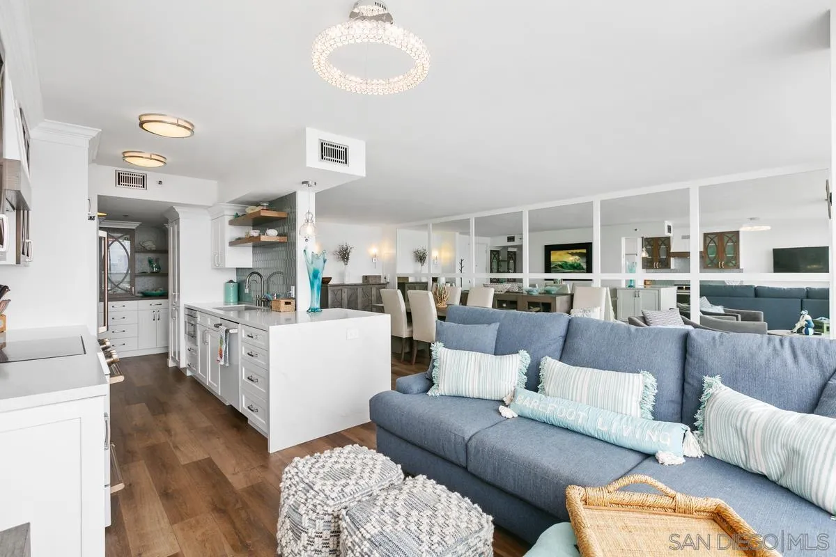 1710 Avenida Del Mundo Unit 1007