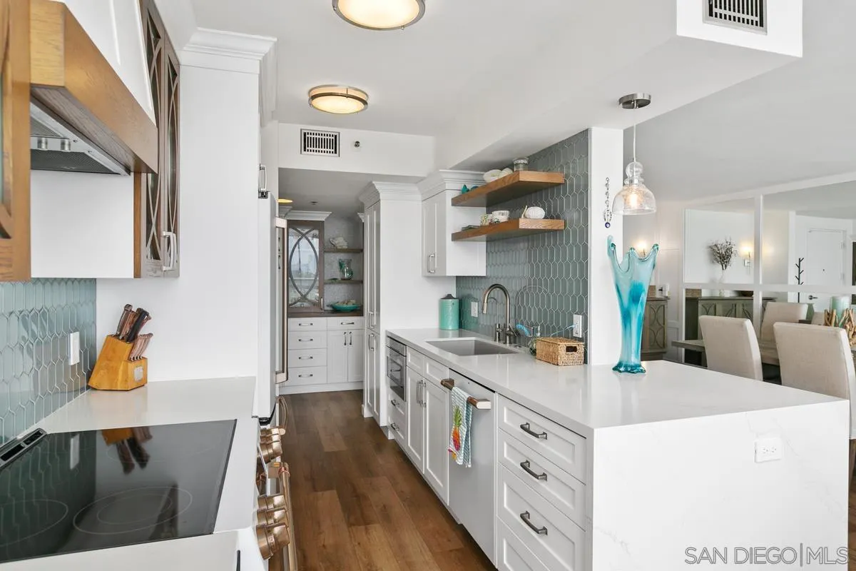 1710 Avenida Del Mundo Unit 1007