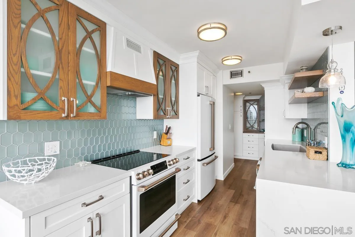 1710 Avenida Del Mundo Unit 1007