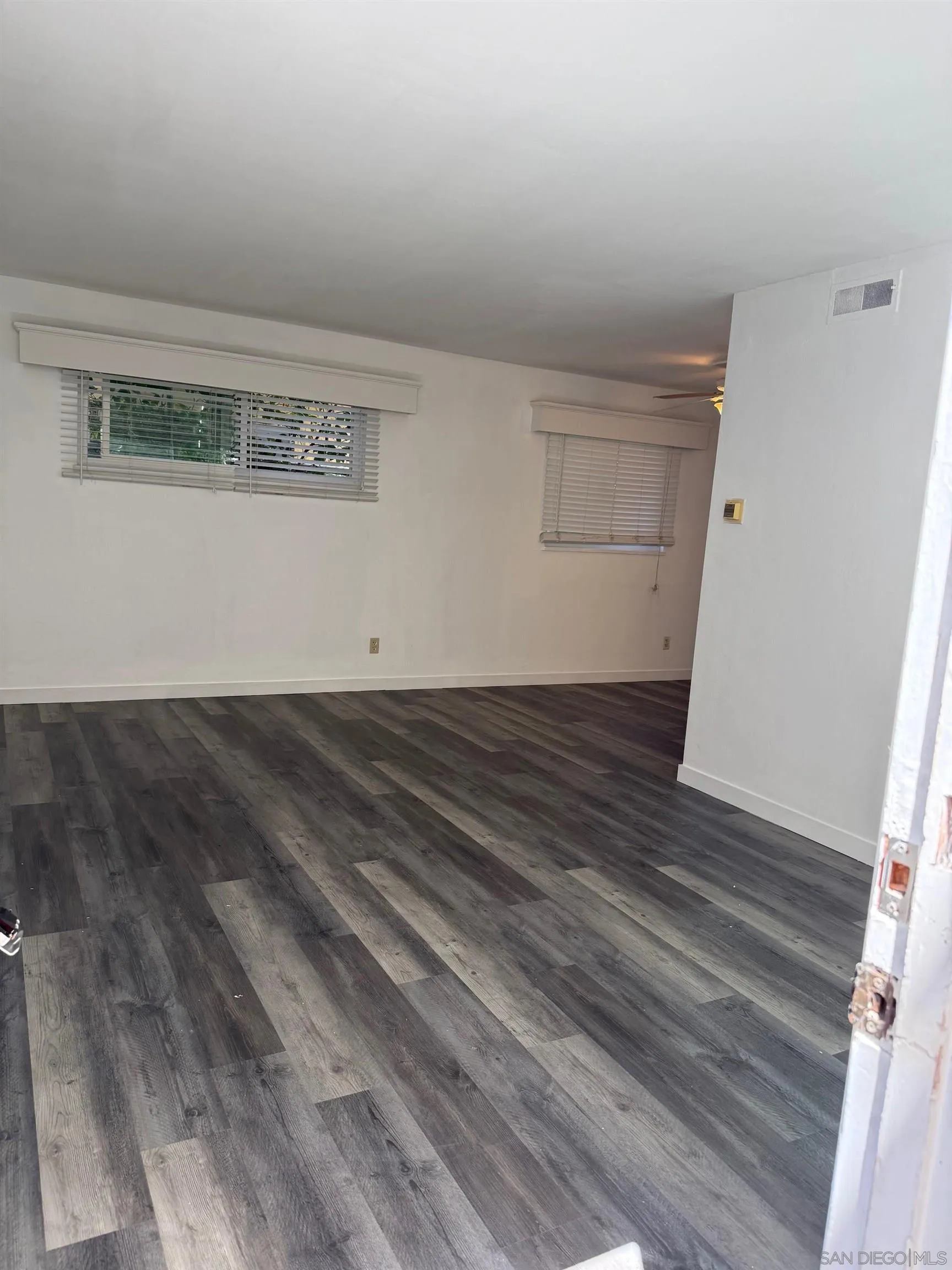 471 E Avee