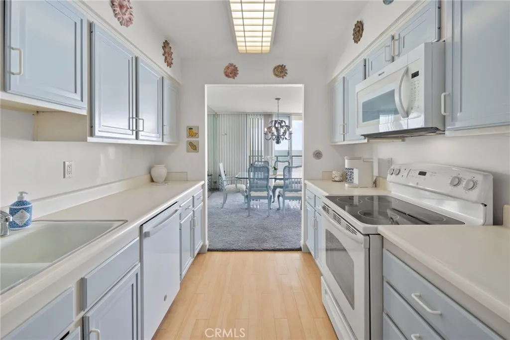 1720 Avenida Del Mundo Unit 805