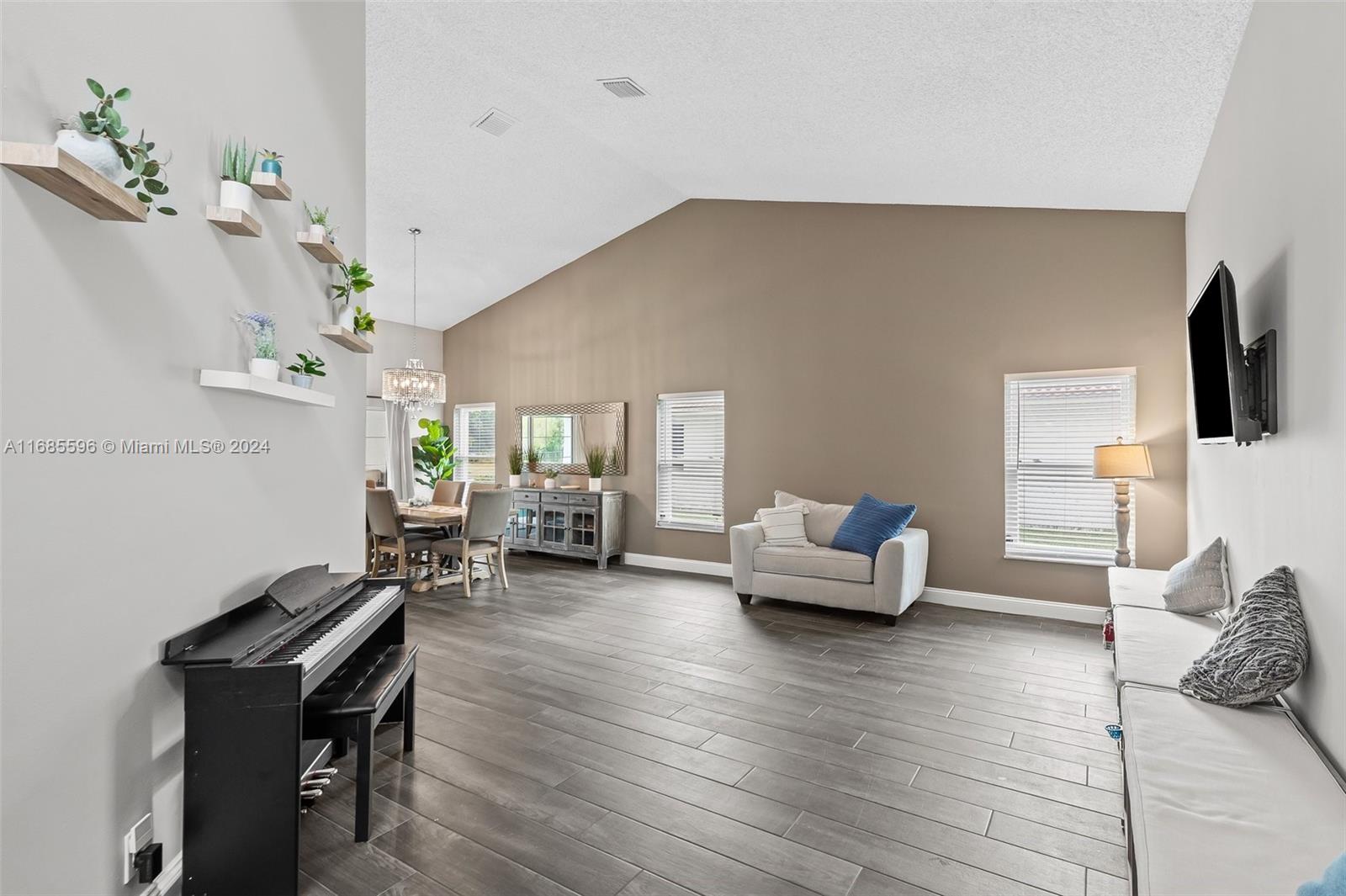 471 NW 113th Ave