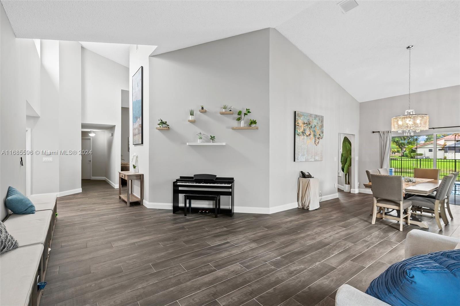471 NW 113th Ave