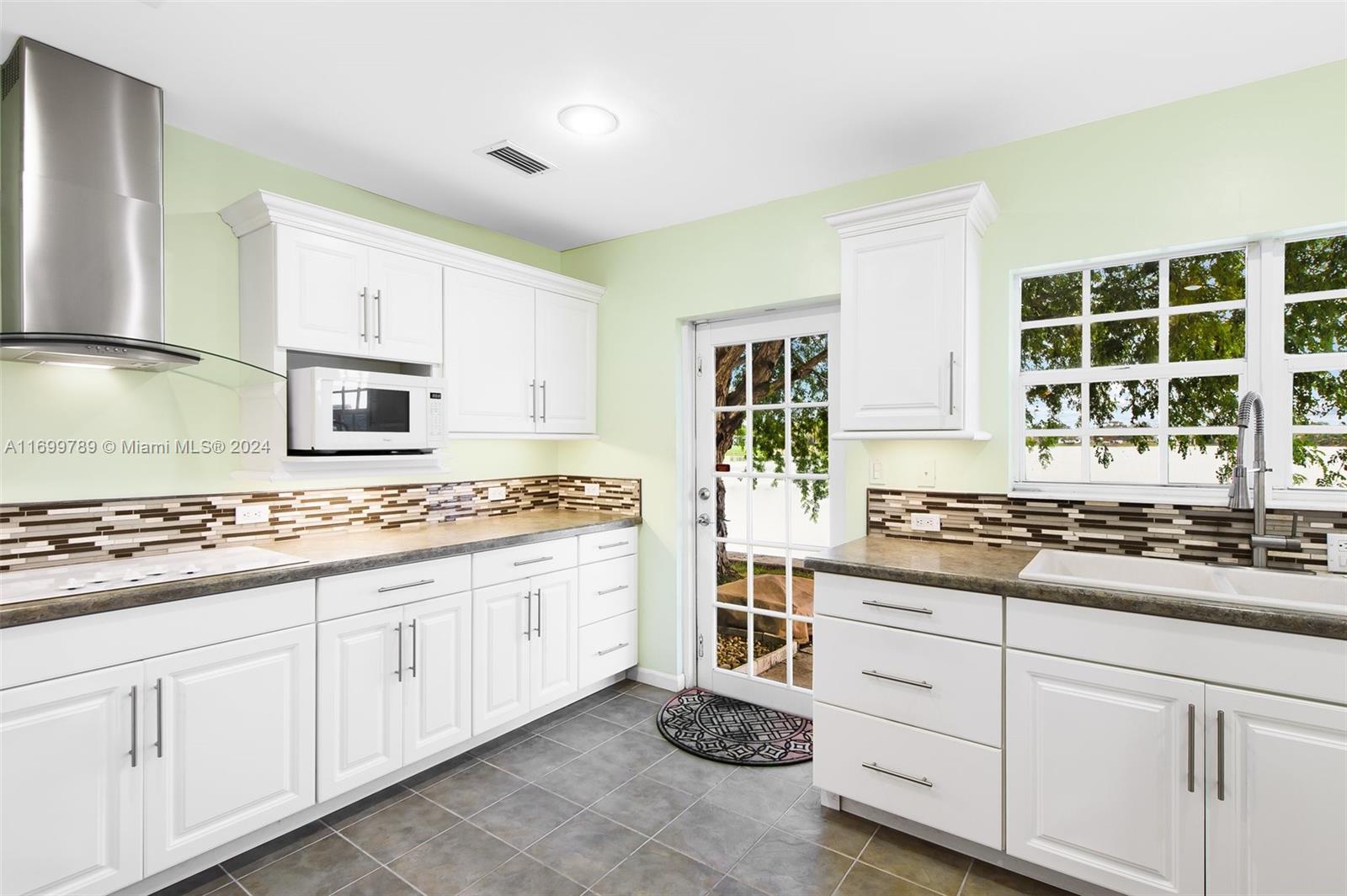 1733 NW 39th St
