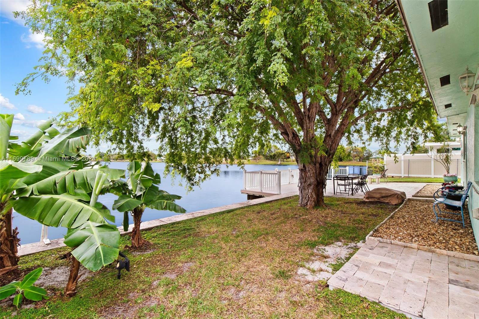 1733 NW 39th St
