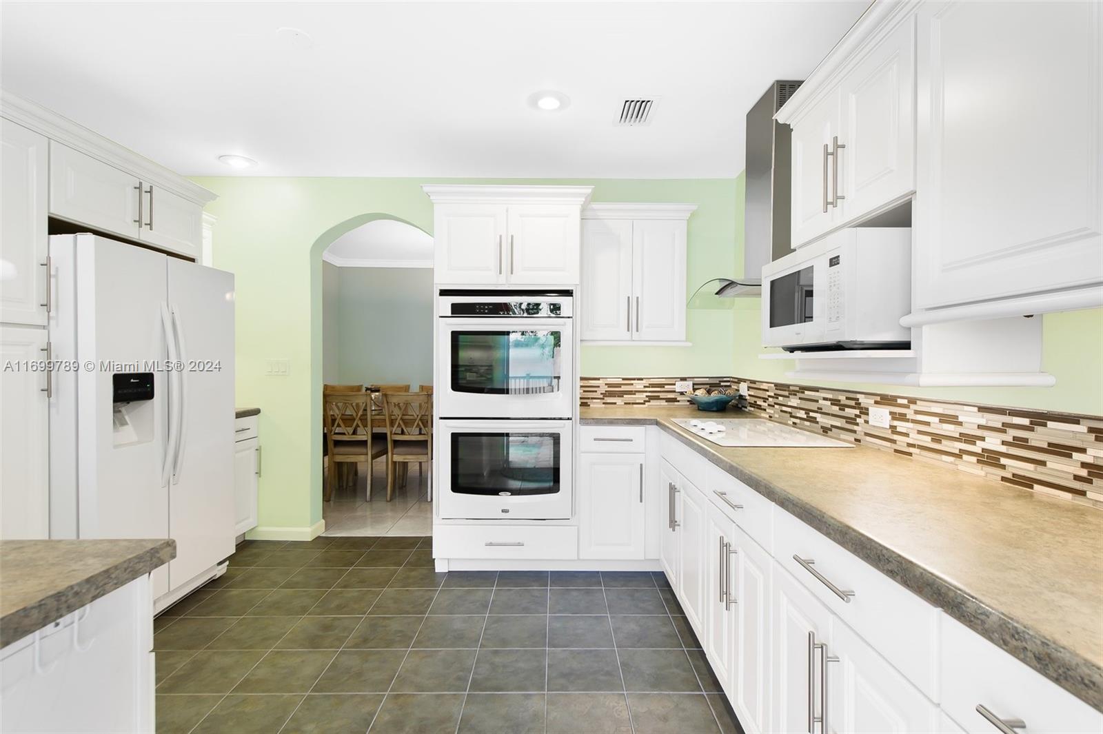 1733 NW 39th St
