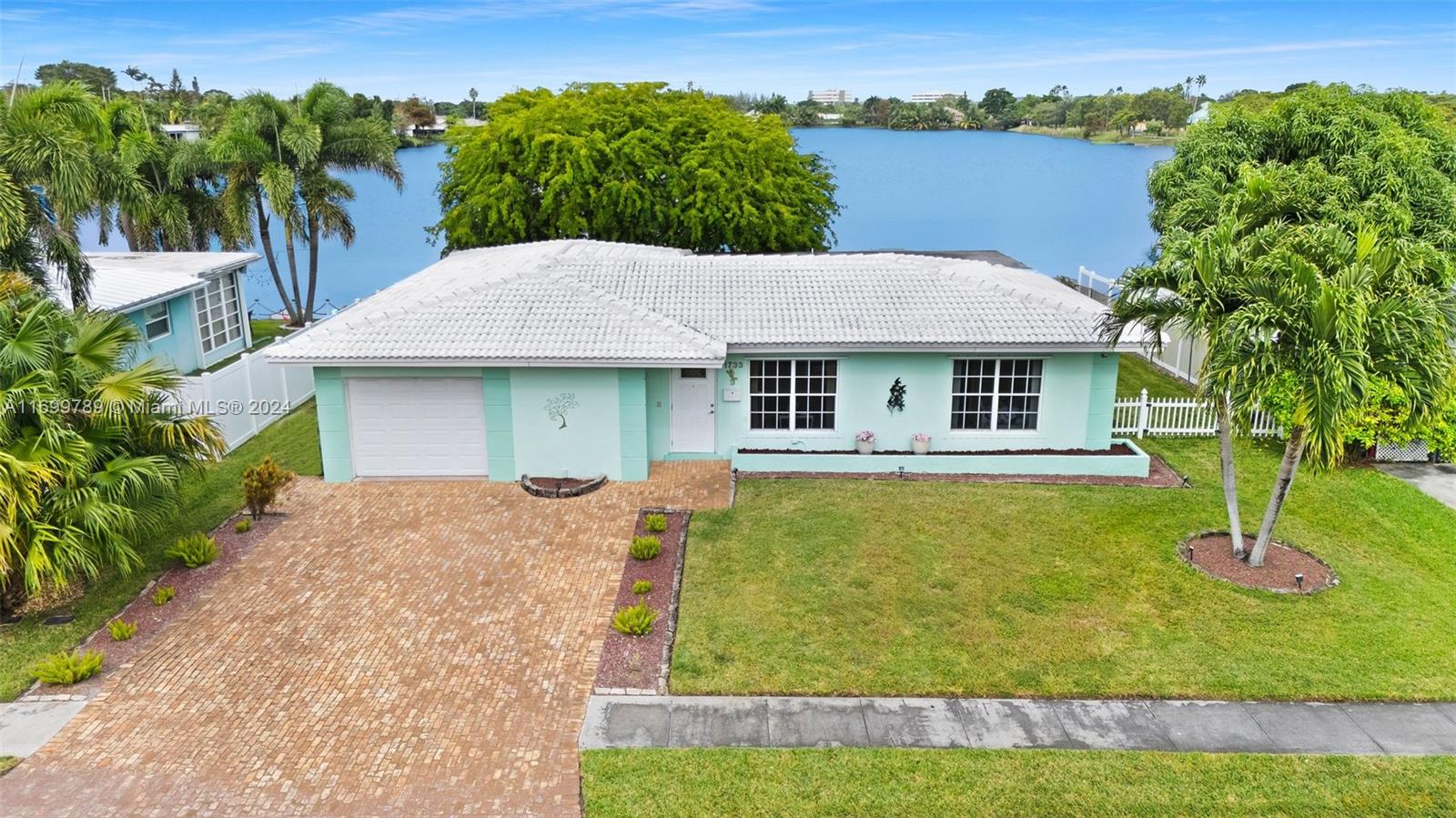 1733 NW 39th St