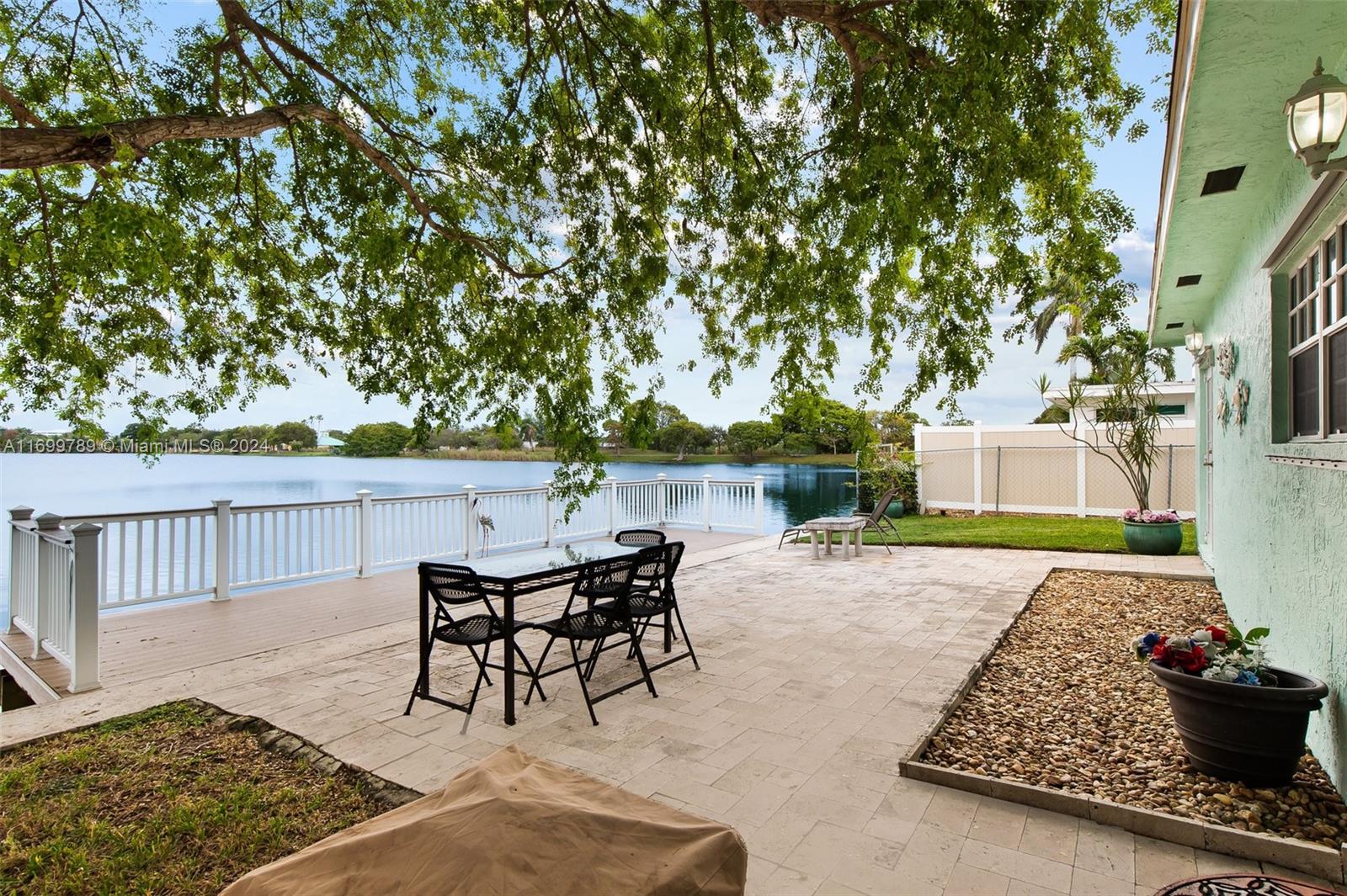 1733 NW 39th St