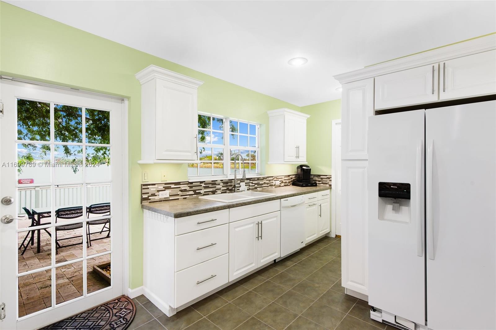 1733 NW 39th St