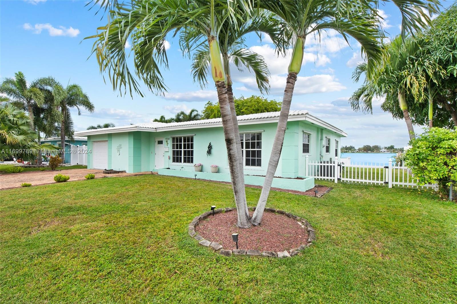 1733 NW 39th St