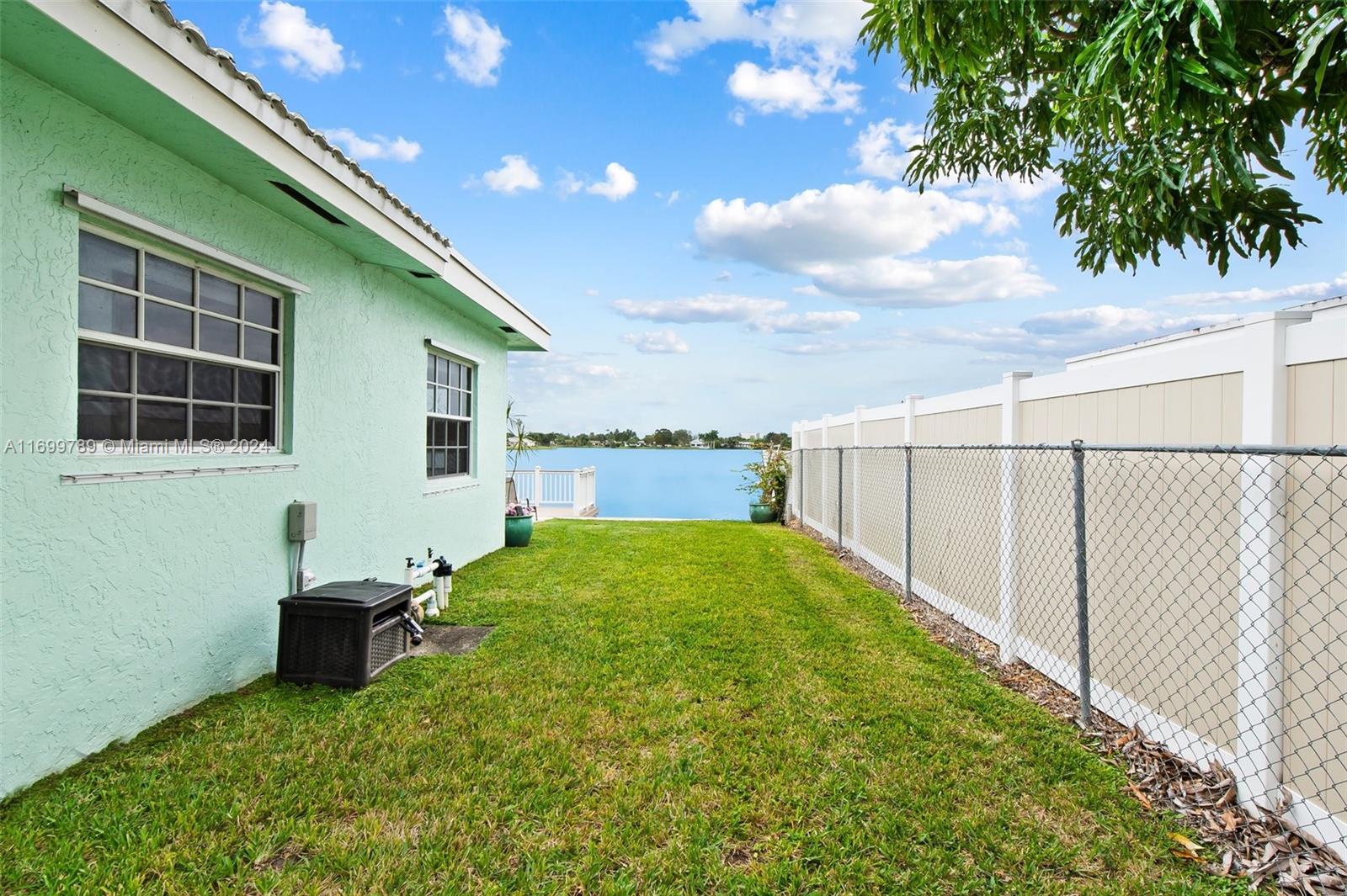 1733 NW 39th St