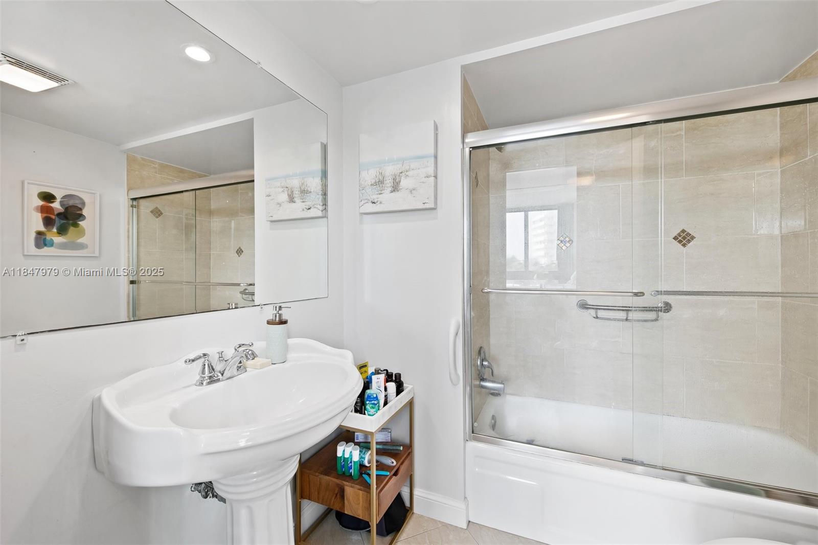 2715 N Ocean Blvd # 3A