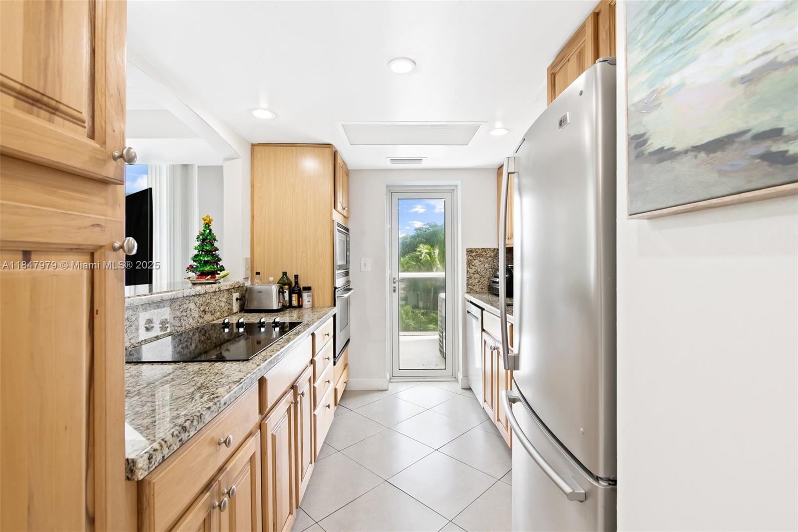 2715 N Ocean Blvd # 3A