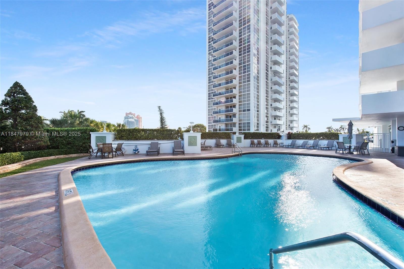 2715 N Ocean Blvd # 3A