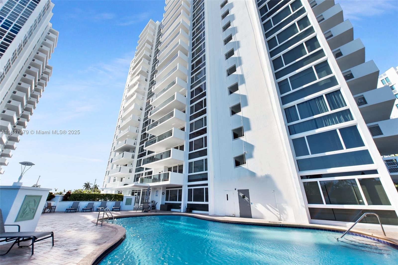 2715 N Ocean Blvd # 3A