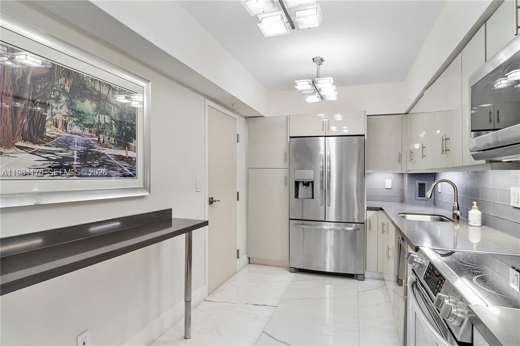 90 Edgewater Dr # 614