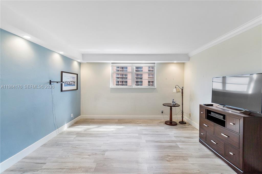90 Edgewater Dr # 614