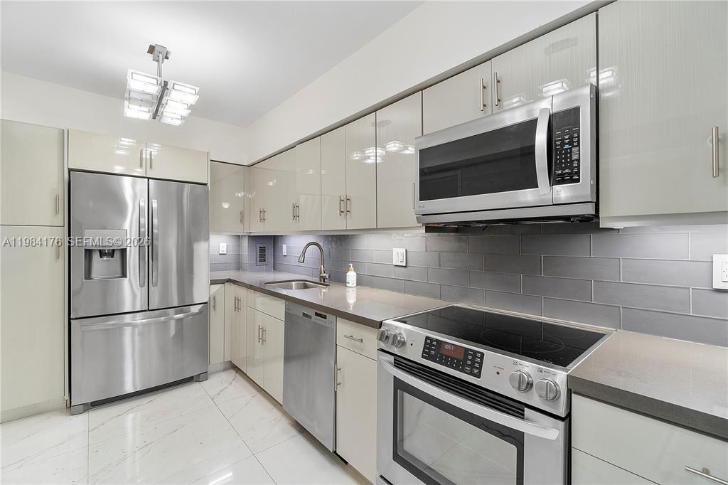 90 Edgewater Dr # 614