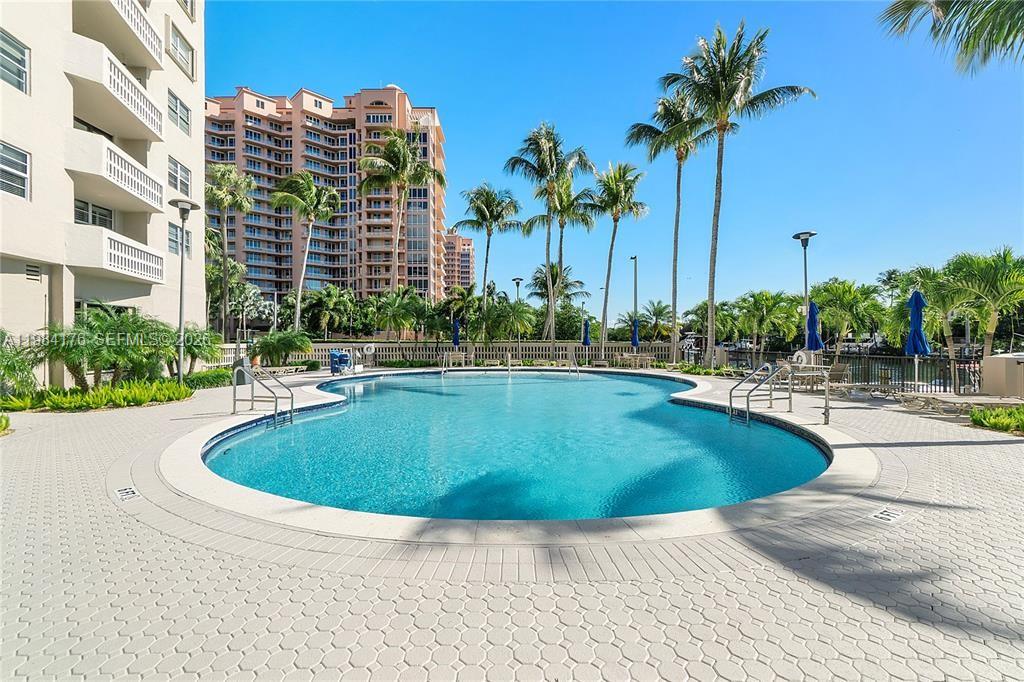90 Edgewater Dr # 614