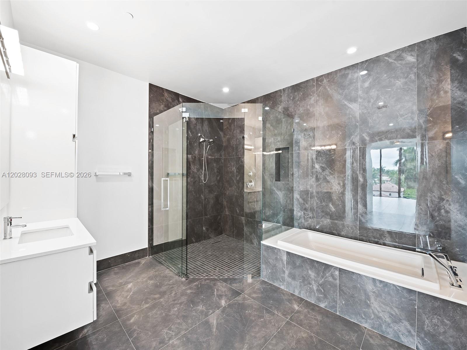 30 Isle Of Venice Dr # 403