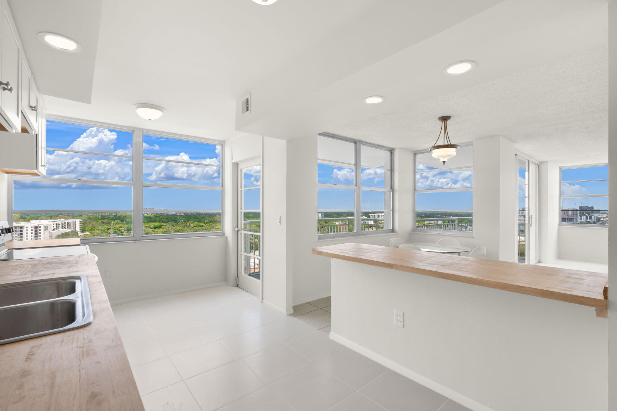 18011 Biscayne Boulevard 1704-1