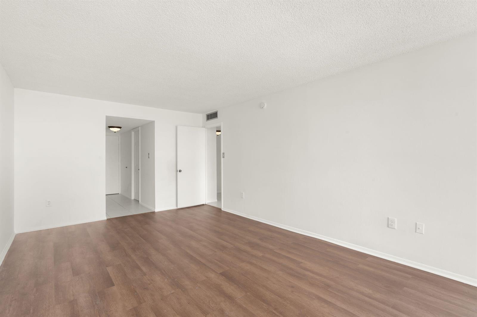 18011 Biscayne Boulevard # 1 Unit: 1704-1