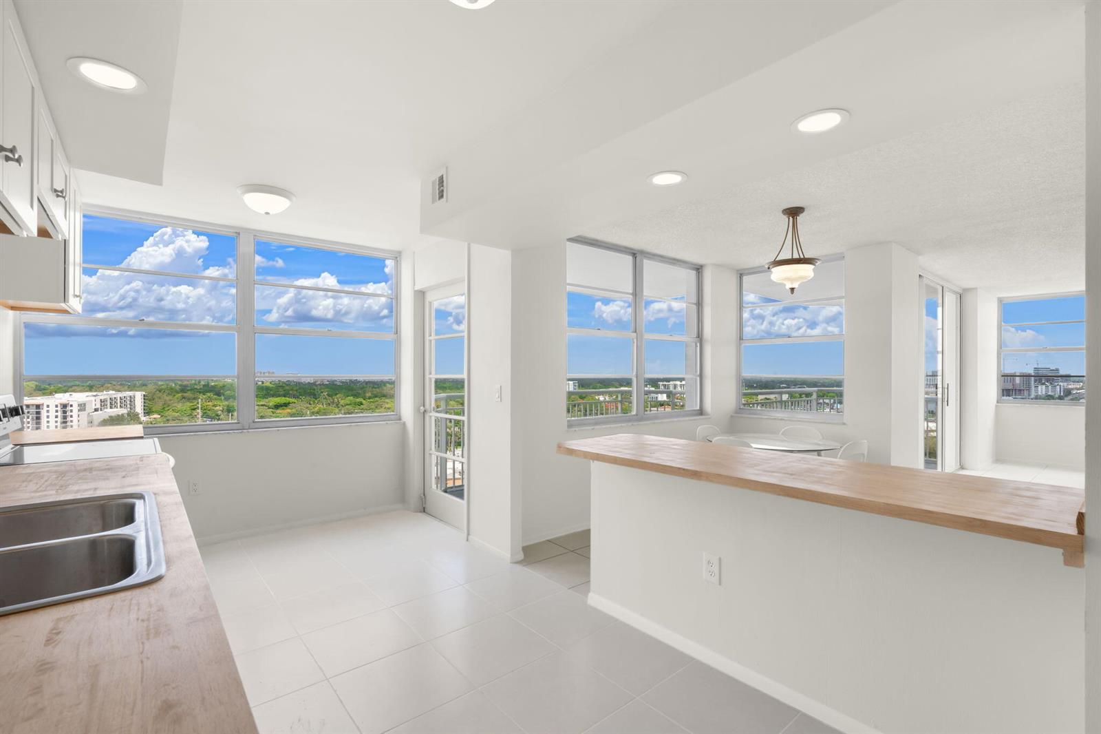 18011 Biscayne Boulevard # 1 Unit: 1704-1