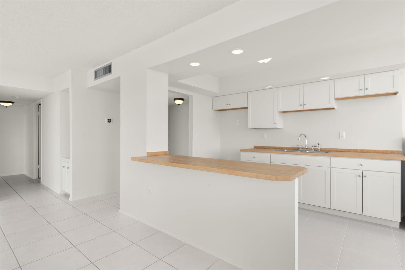 18011 Biscayne Boulevard # 1 Unit: 1704-1