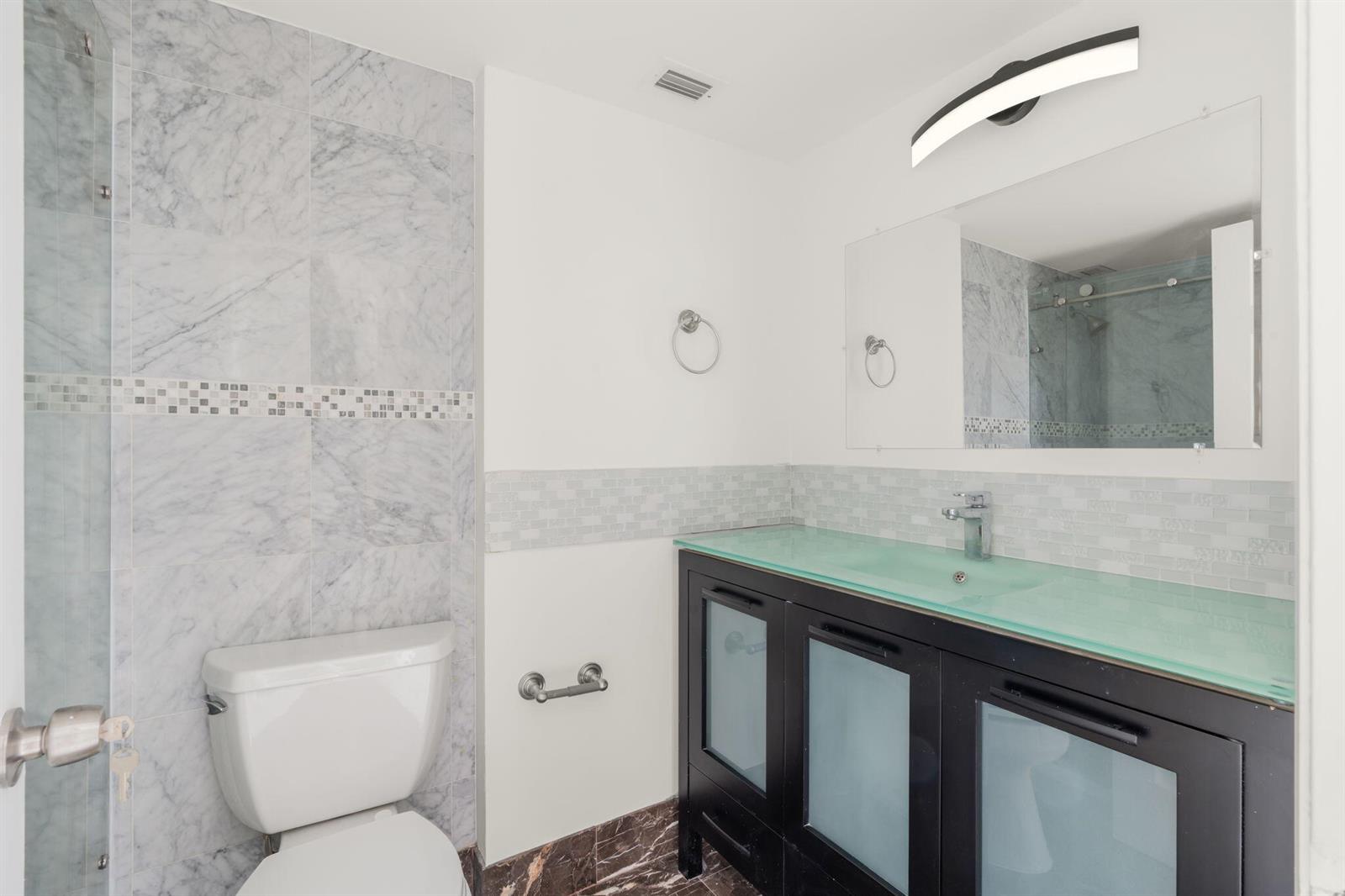 18011 Biscayne Boulevard # 1 Unit: 1704-1