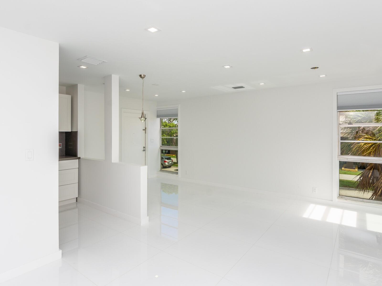 2420 Diana Dr 207
