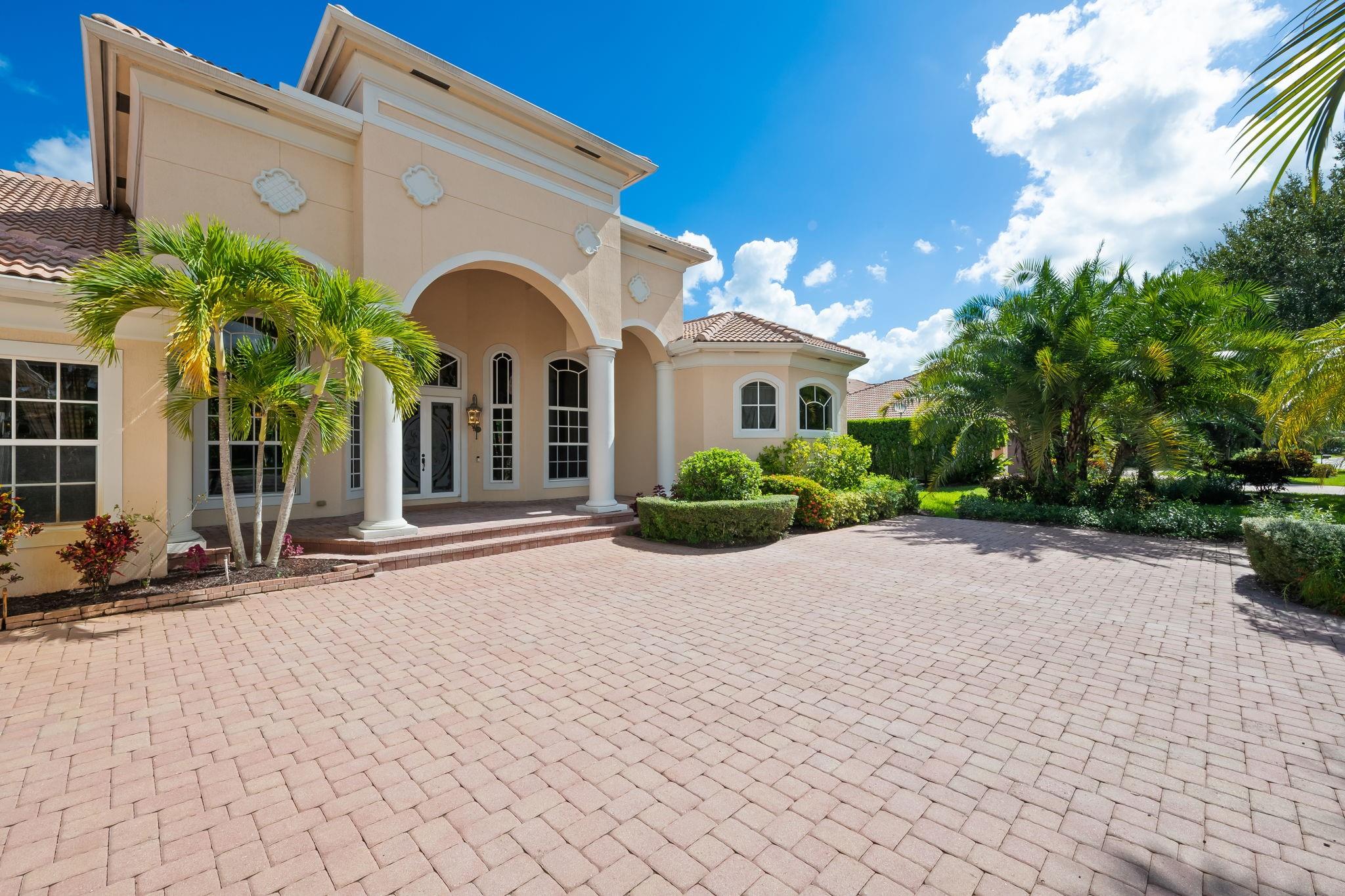 12825 Stonebrook Dr