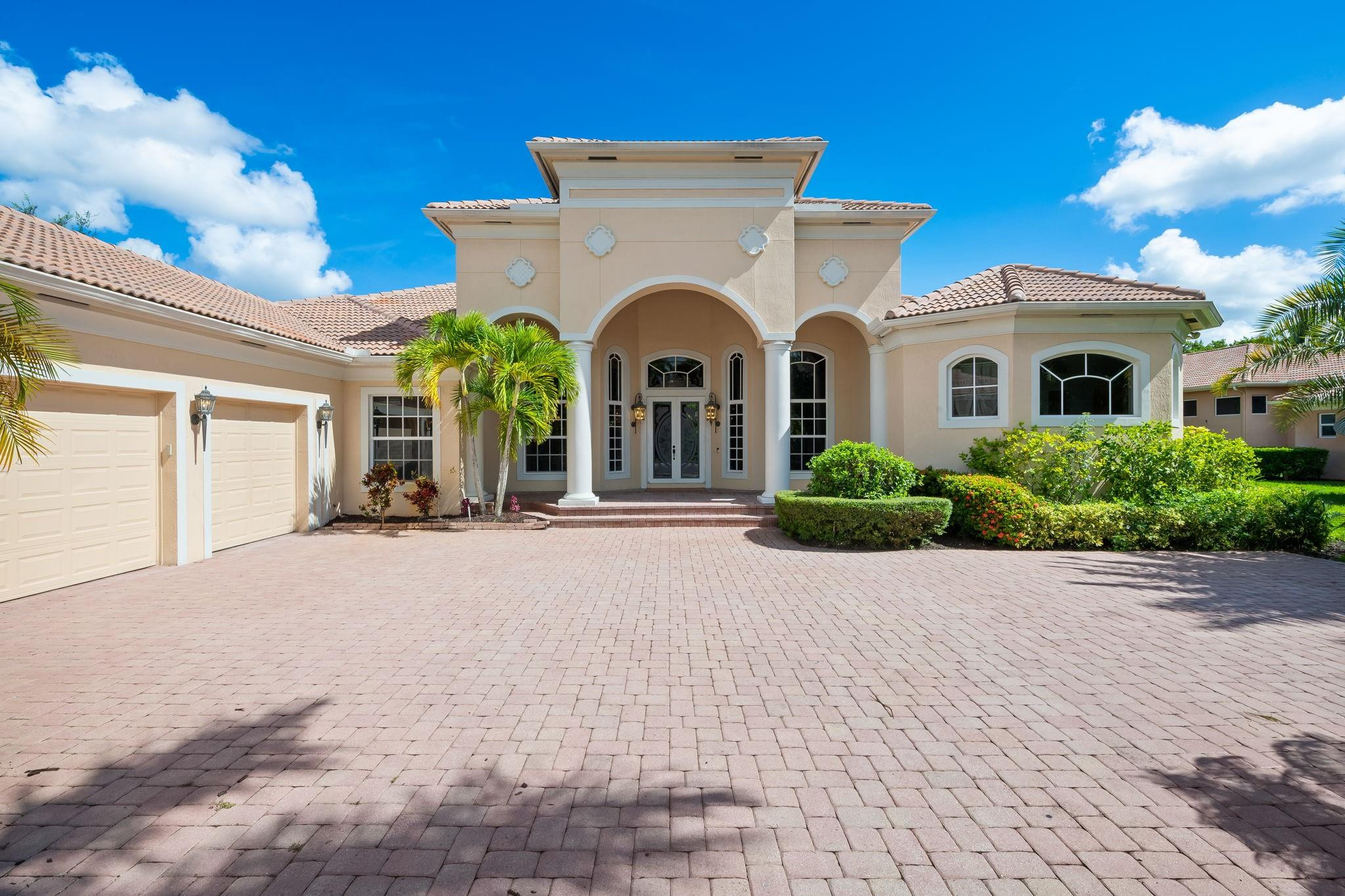 12825 Stonebrook Dr