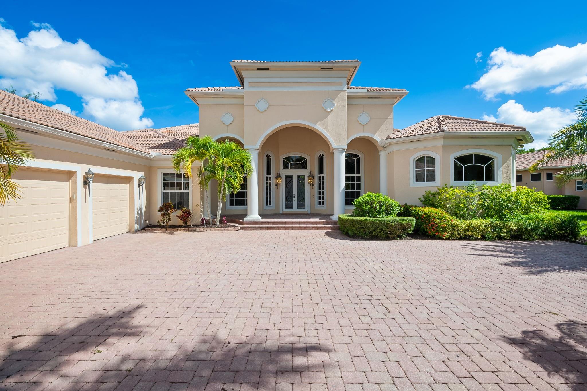 12825 Stonebrook Dr
