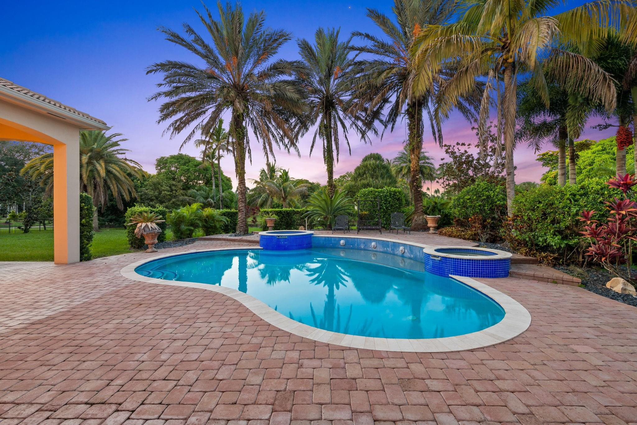 12825 Stonebrook Dr