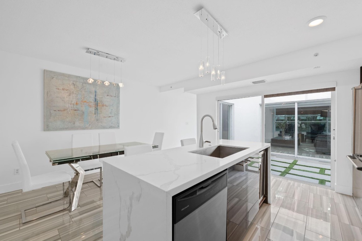 910 NE 16th Terrace 2, Fort Lauderdale Unit: 2