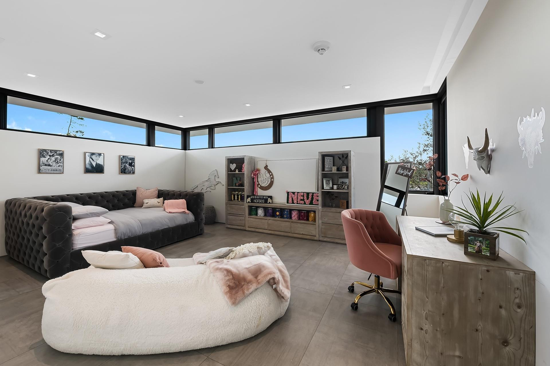 10691 Golden Eagle Court