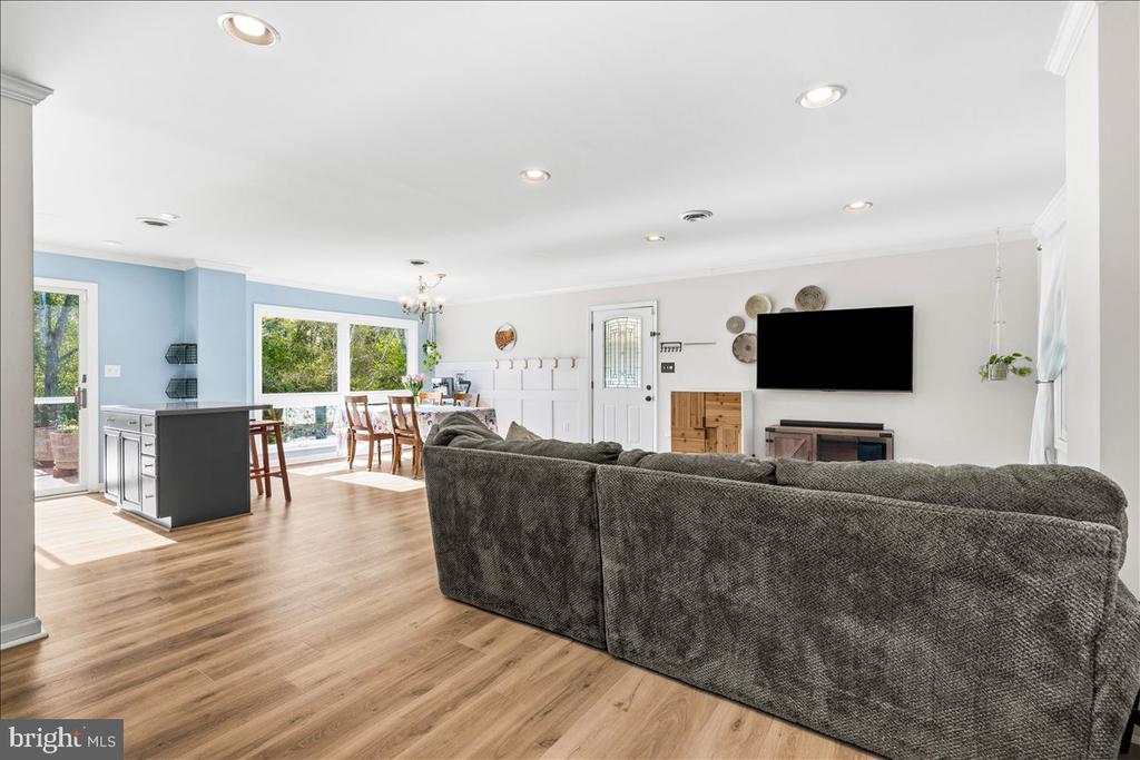 4389 MOLETON DRIVE