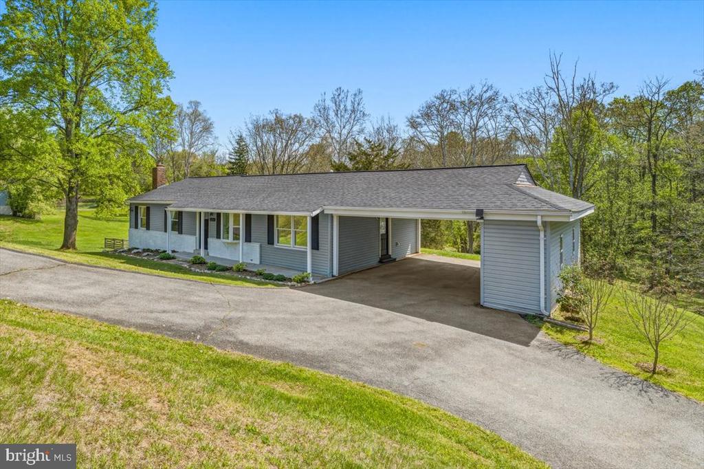 4389 MOLETON DRIVE