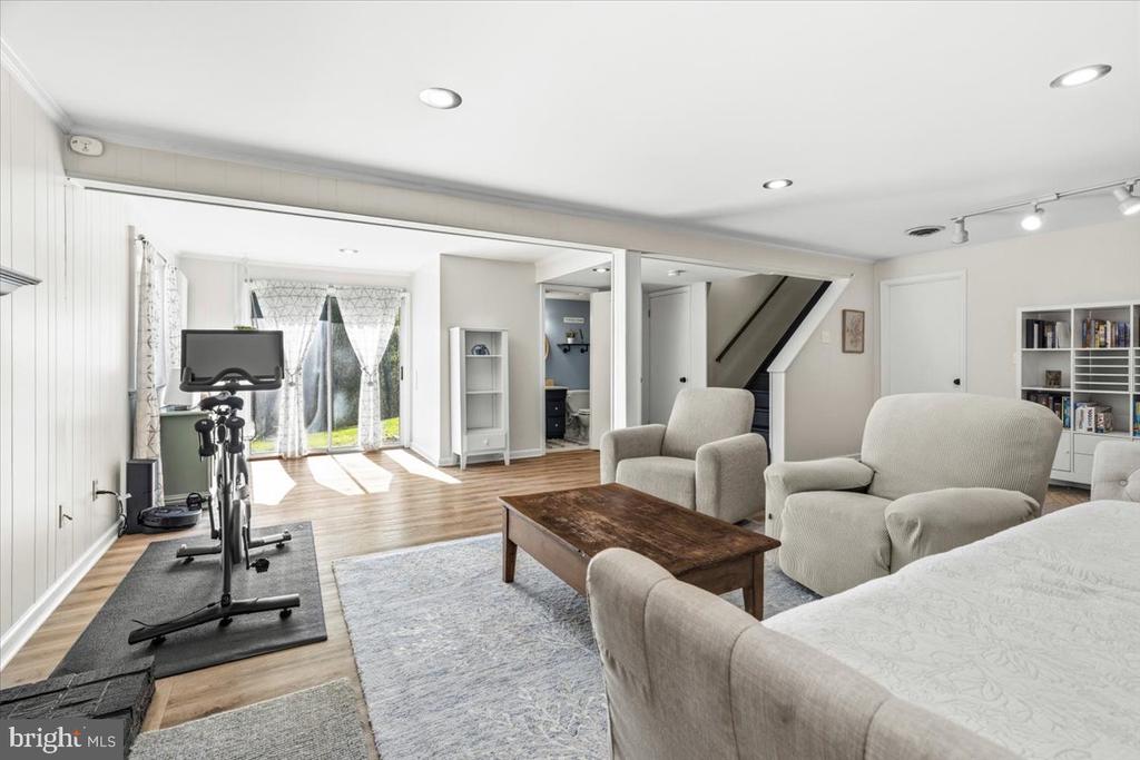 4389 MOLETON DRIVE