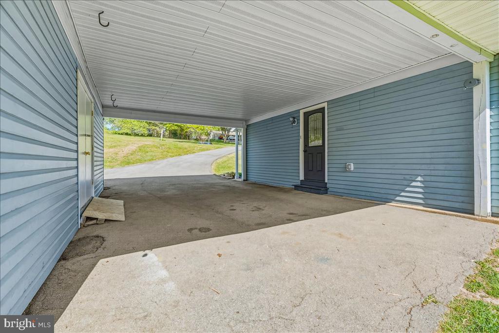 4389 MOLETON DRIVE