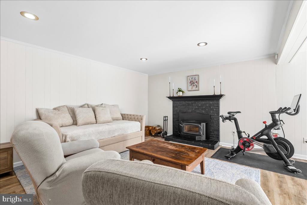 4389 MOLETON DRIVE
