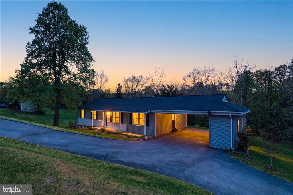 4389 MOLETON DRIVE