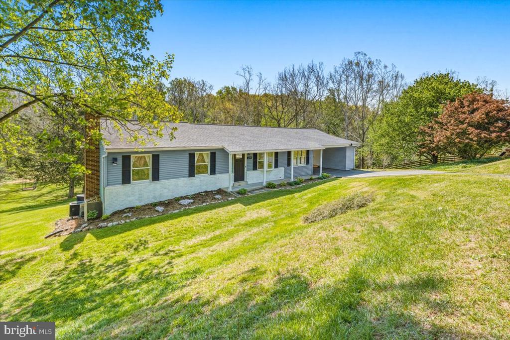 4389 MOLETON DRIVE