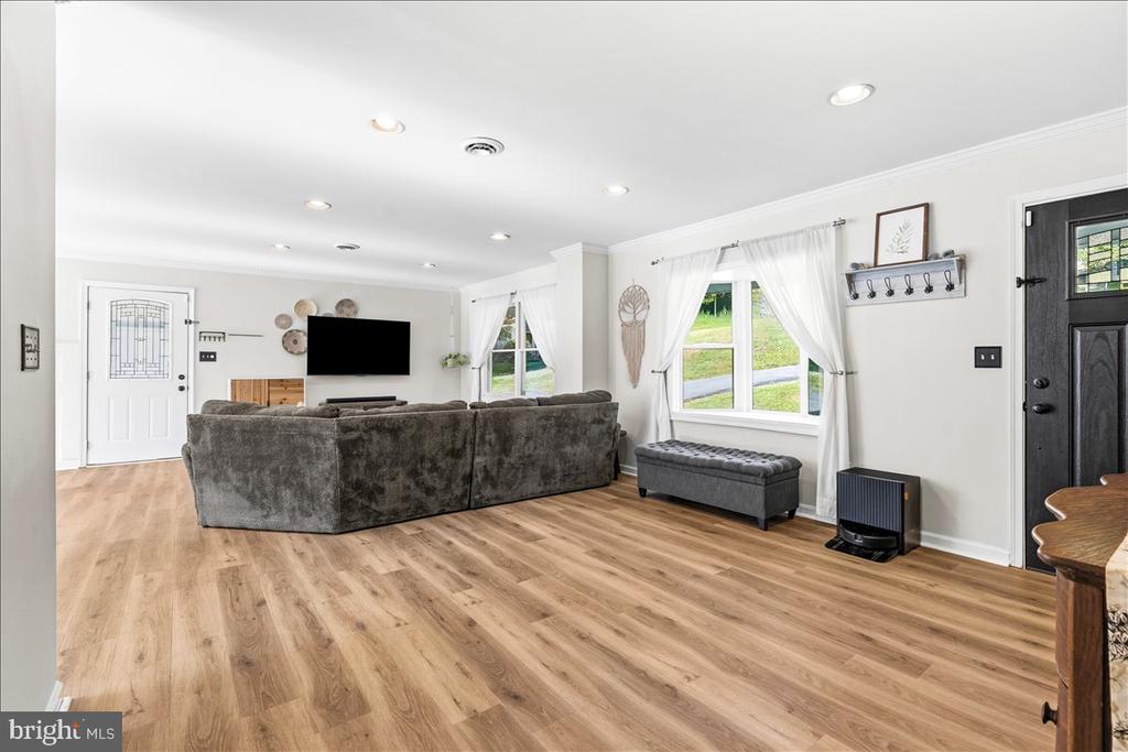 4389 MOLETON DRIVE