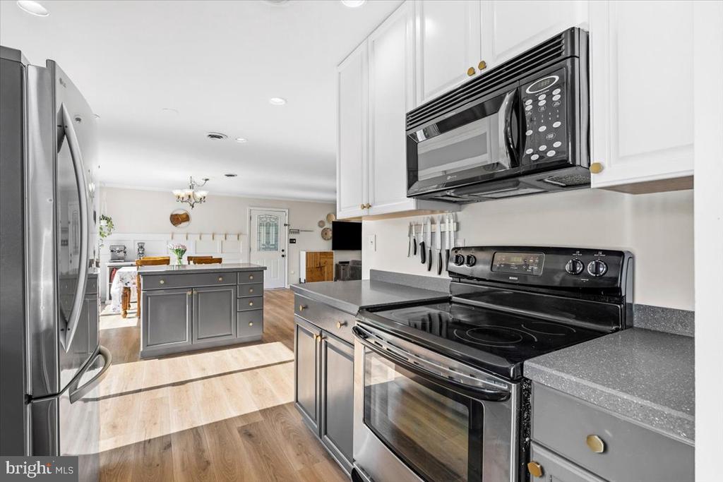 4389 MOLETON DRIVE
