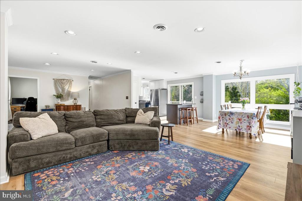 4389 MOLETON DRIVE