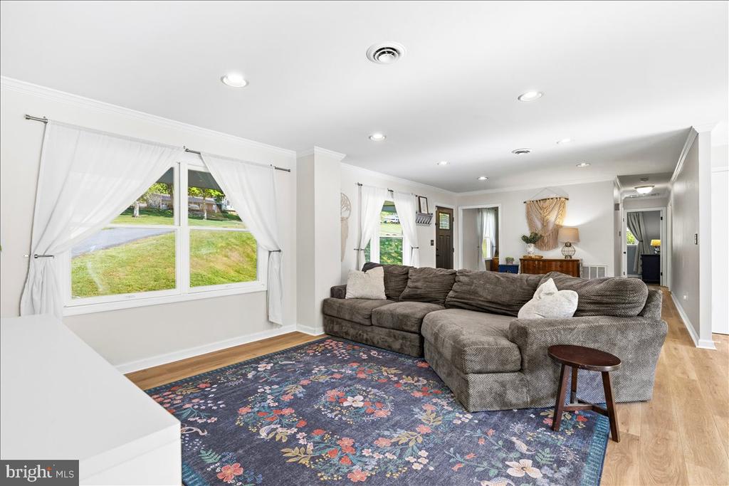 4389 MOLETON DRIVE