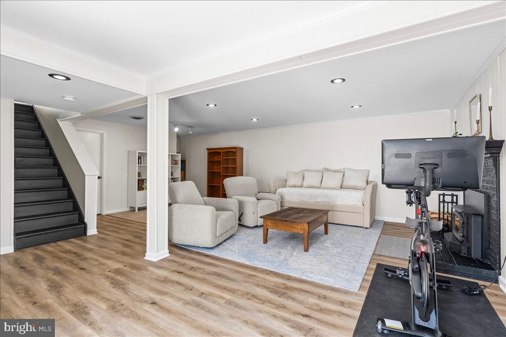 4389 MOLETON DRIVE